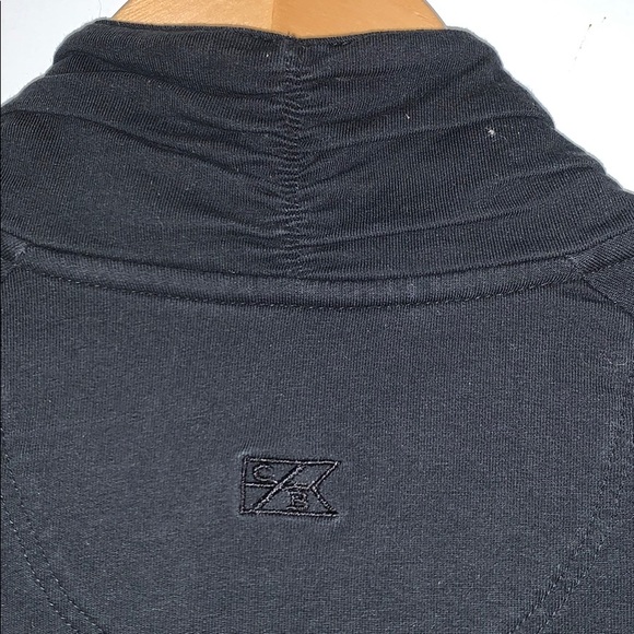 💥TOPS SALE💥 Original Yale University Sweatshirt in Black - Picture 7 of 7